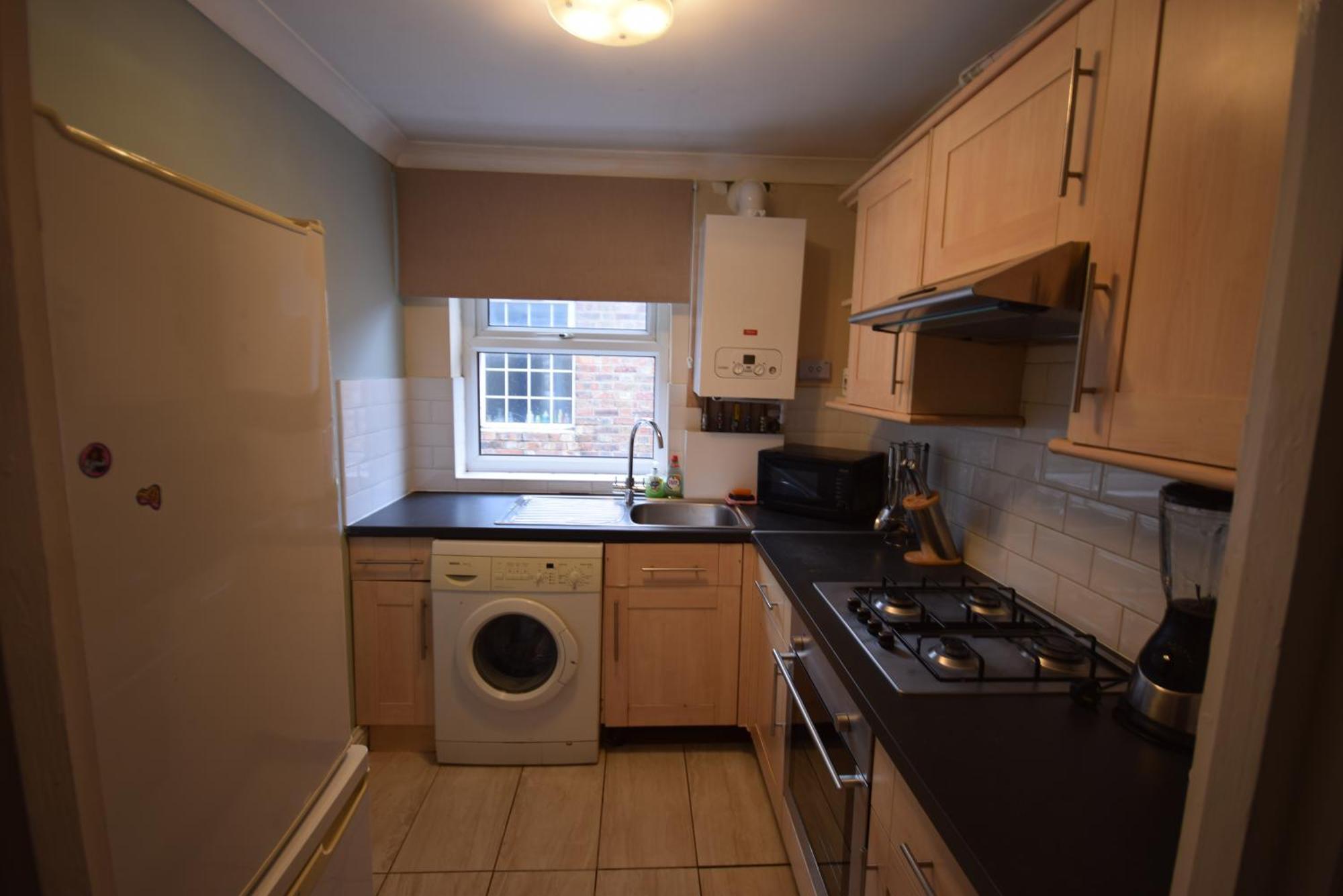 Two Bedroom Flat St Andrews Road London Exterior photo