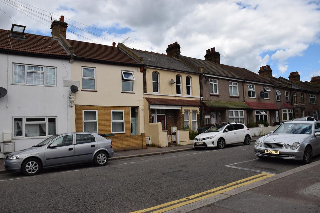 Two Bedroom Flat St Andrews Road London Exterior photo